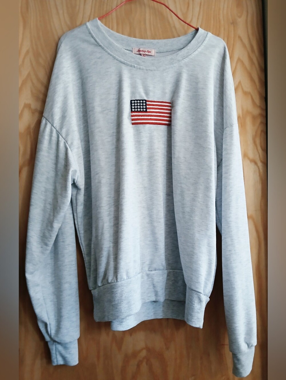 Light Gray Women's Crewneck Sweatshirt with American Flag Patch, Medium